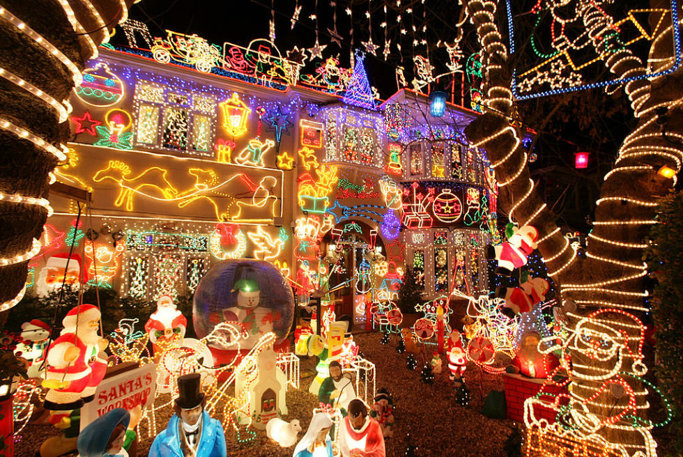 House Decorated For Christmas the most extravagant christmas house lights from all over the world House Decorated For Christmas the most extravagant christmas house lights from all over the world