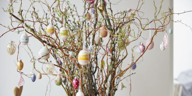 http://housebeautiful.cdnds.net/17/14/640x320/landscape-1491413833-easter-tree-bouquet-1.jpg