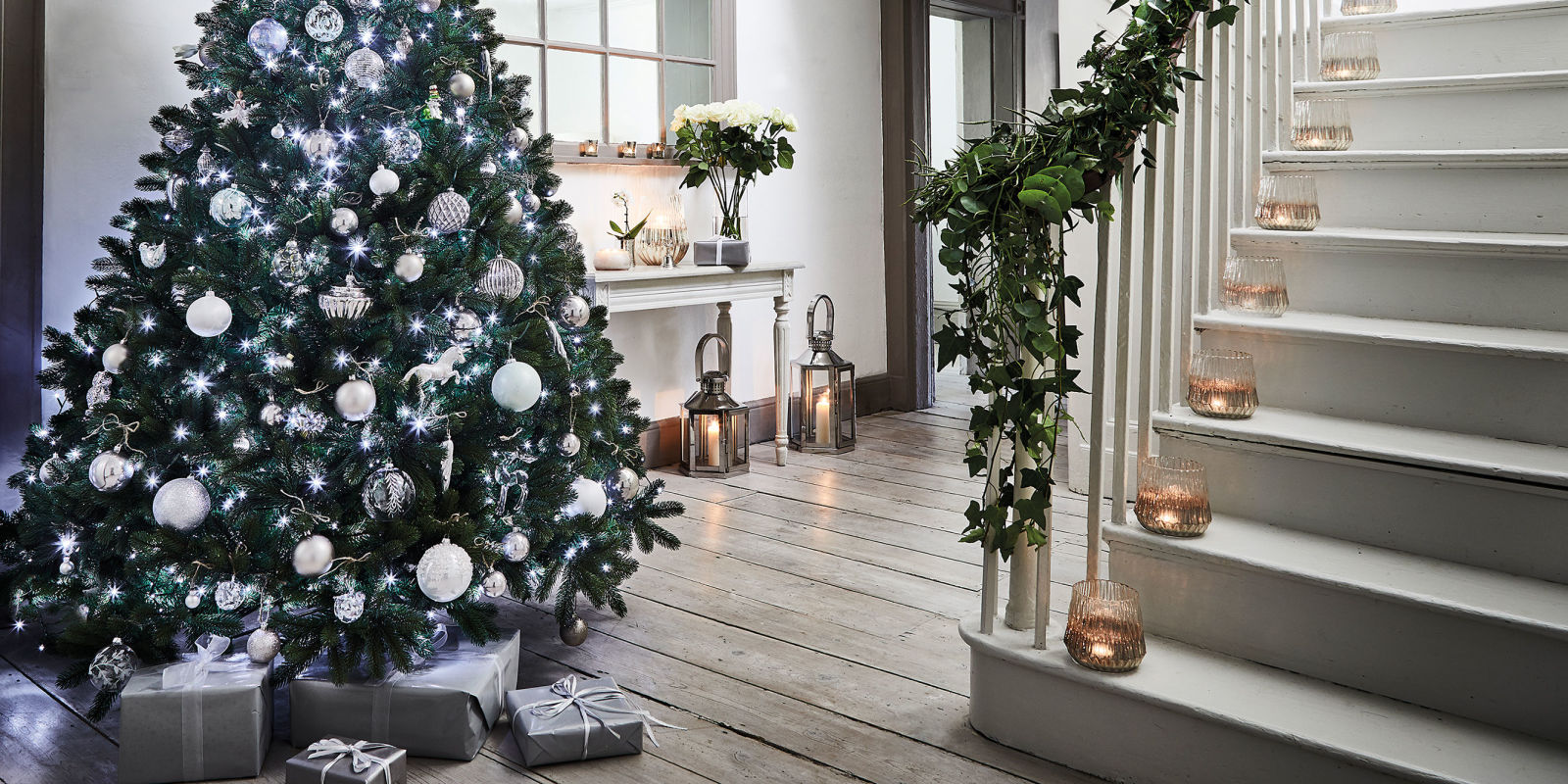 Decorating Your Hallway At Christmas How To Create A Entrance