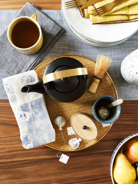 Modern Oriental decorating ideas - style inspiration
Styling by Marisa Daley. Styling Assistant: Amy Neason. Photography: Carolyn Barber.