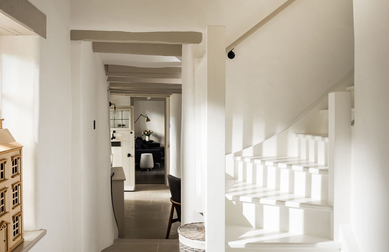 phillimores-cottage-hallway