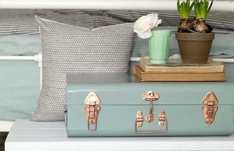 spring-decorating-trunk-storage