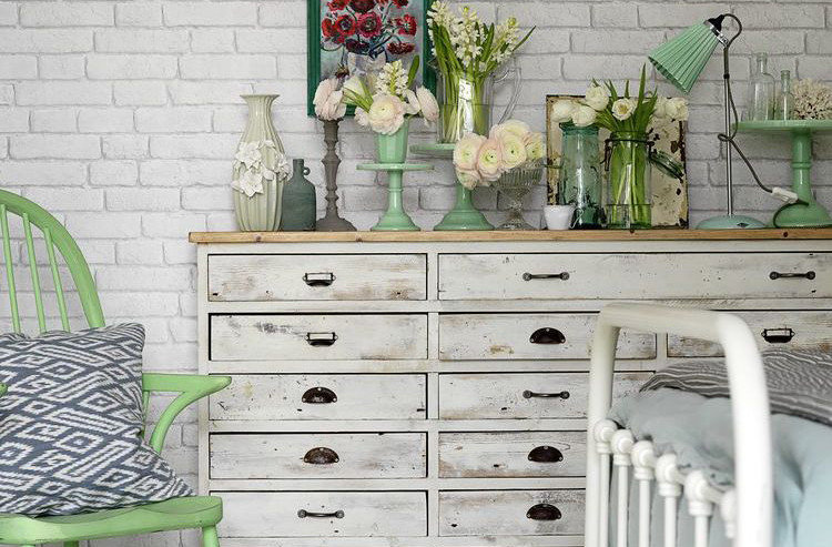 spring-decorating-chest-of-drawers